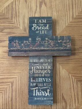 Faith-Inspired Wooden Cross Wall Art - "I Am the Bread of Life"